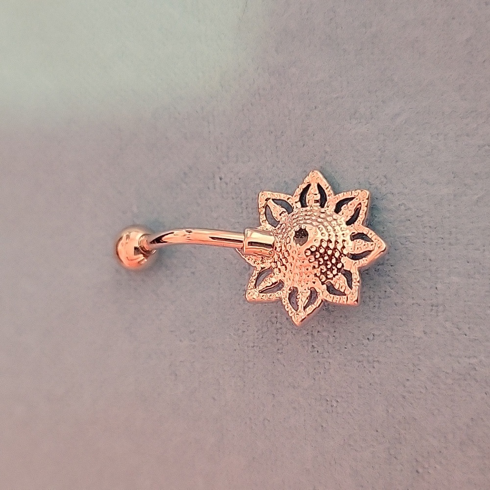 ๐๏ธ Flower shape belly button ring - Picture 3 of 4